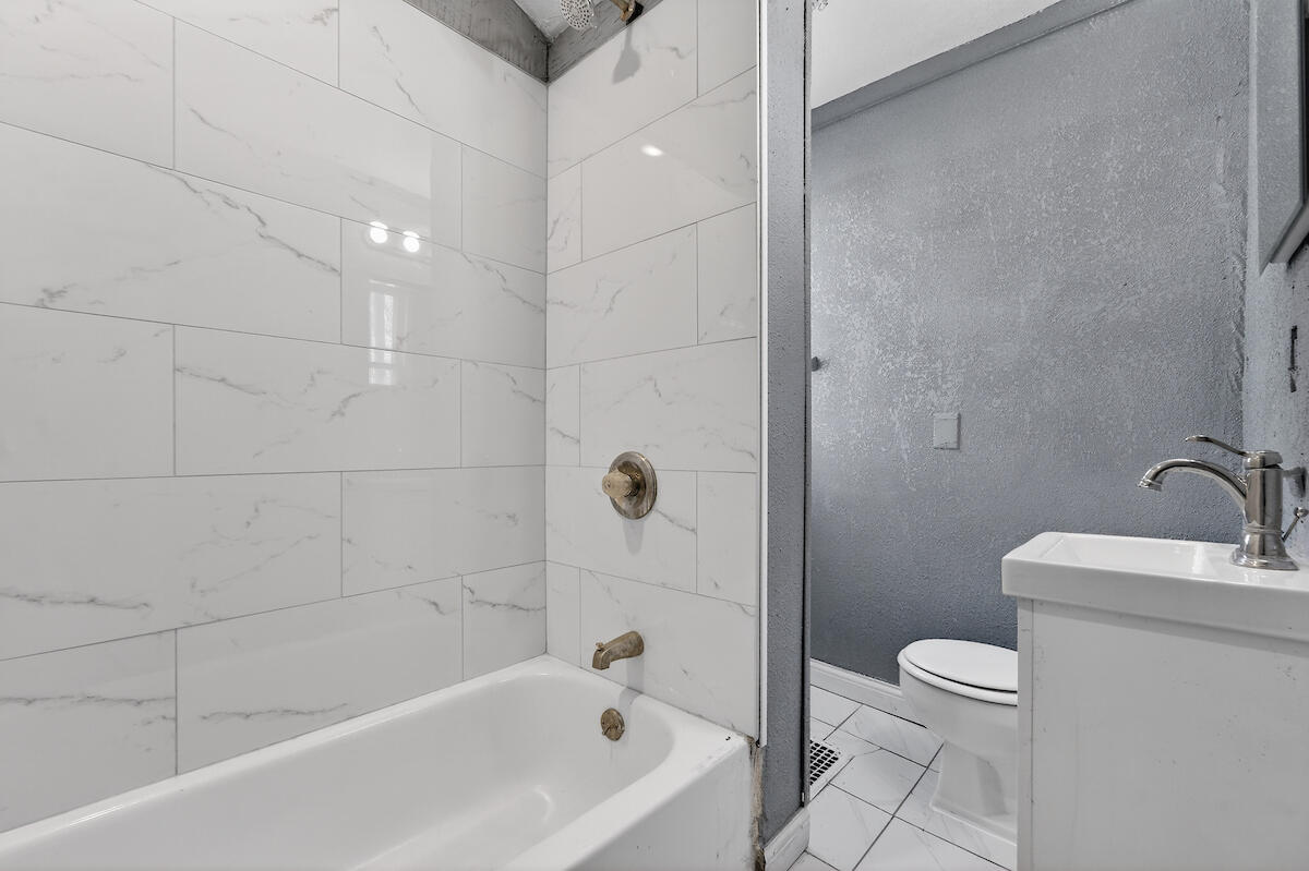 2673 South 14th Street Milwaukee, WI 53215 - Photo 18 of 21 DSC09842