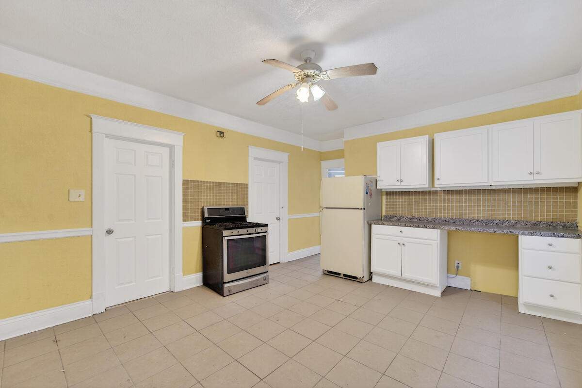 2673 South 14th Street Milwaukee, WI 53215 - Photo 19 of 21 DSC09850