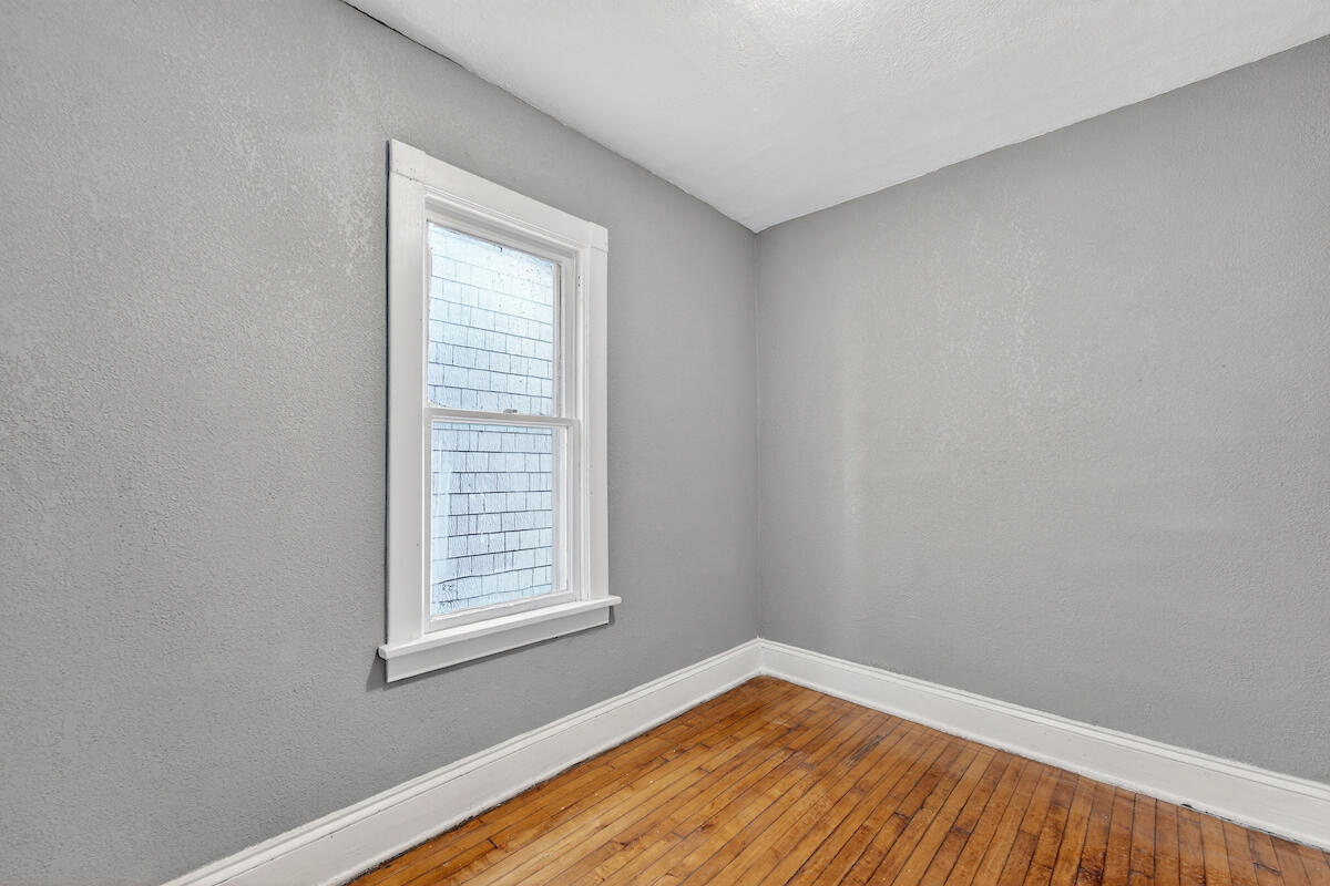 2673 South 14th Street Milwaukee, WI 53215 - Photo 5 of 21 DSC09856