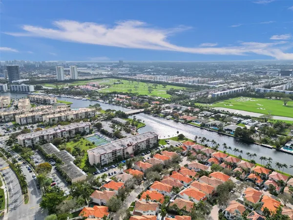 $2,300 | 2001 Atlantic Shores Boulevard, Unit 419, Hallandale Beach, FL 33009