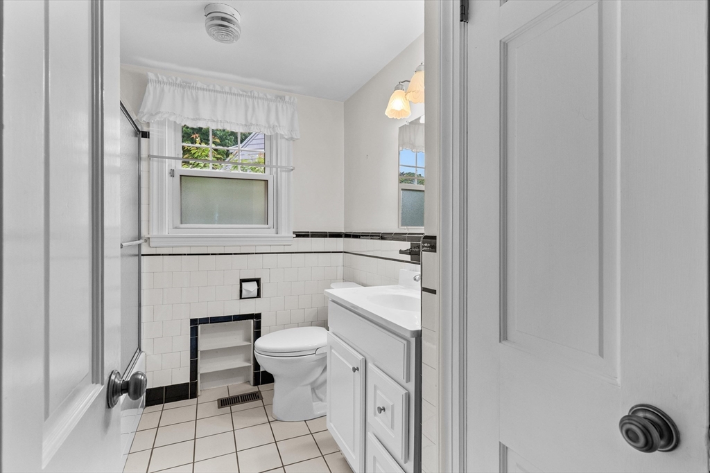 22 Euclid Road Lynn, MA 01904 - Photo 18 of 41 Gallery Image 18