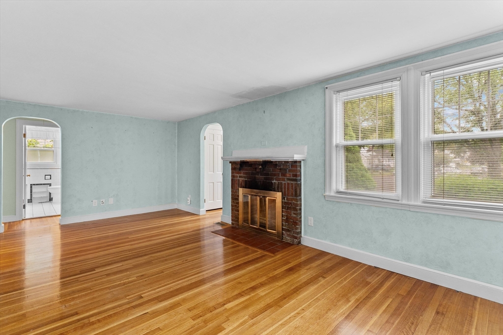 22 Euclid Road Lynn, MA 01904 - Photo 5 of 41 Gallery Image 5