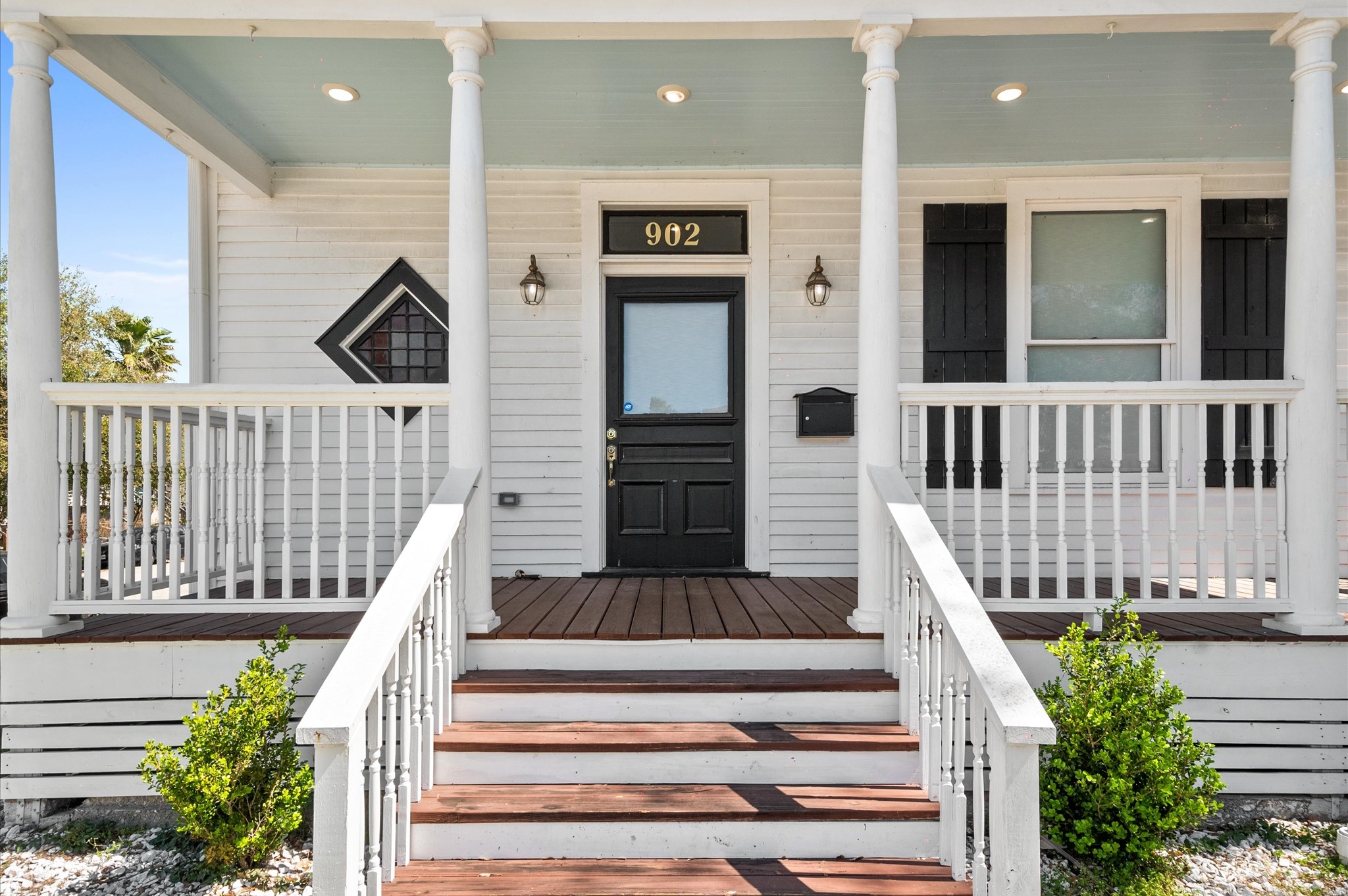902 9th Street Galveston, TX 77550 - Photo 3 of 38 a view of entryway with a front door