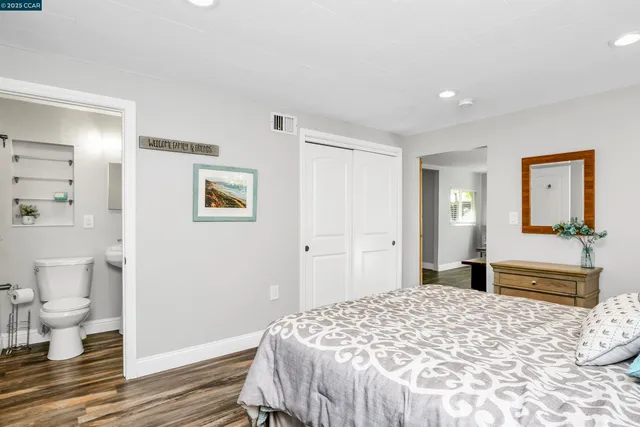 a view of livingroom with furniture and windows