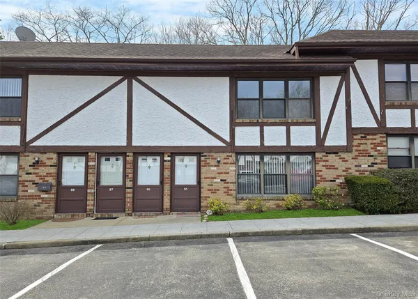 $189,900 | 86 Bailey Court, Unit 86, Middle Island, NY 11953