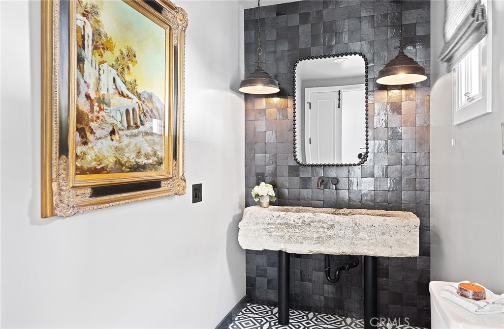 328 Emerald Bay Laguna Beach, CA 92651 - Photo 13 of 27