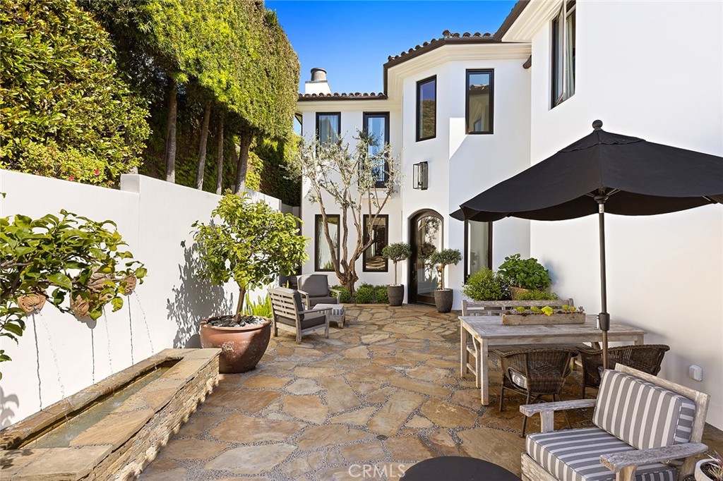 328 Emerald Bay Laguna Beach, CA 92651 - Photo 4 of 27