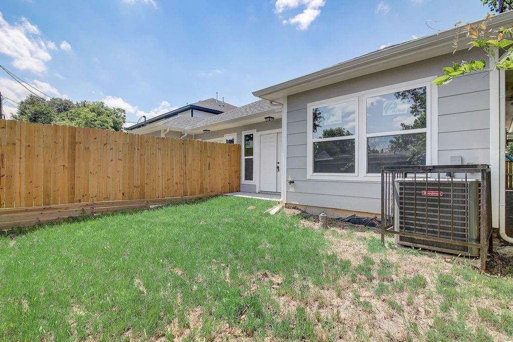 5338 Rapido Road Houston, TX 77033 - Photo 9 of 9 a backyard of a house
