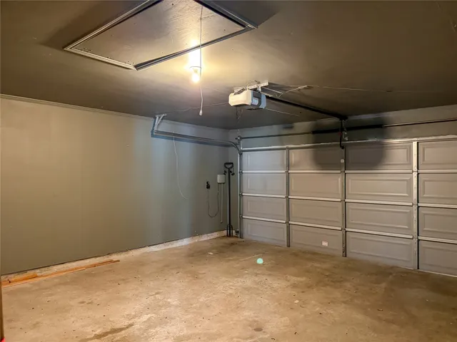 $2,600 | 209 McVoy Drive, League City, TX 77573