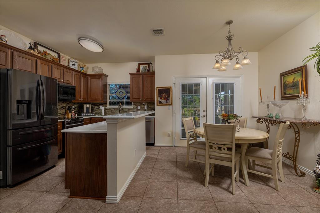 160 Greathouse Village Decatur, TX 76234 - Photo 10 of 36