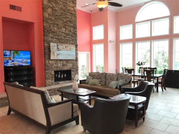 $254,000 | 7000 Seawall Boulevard, Unit 713, Galveston, TX 77551