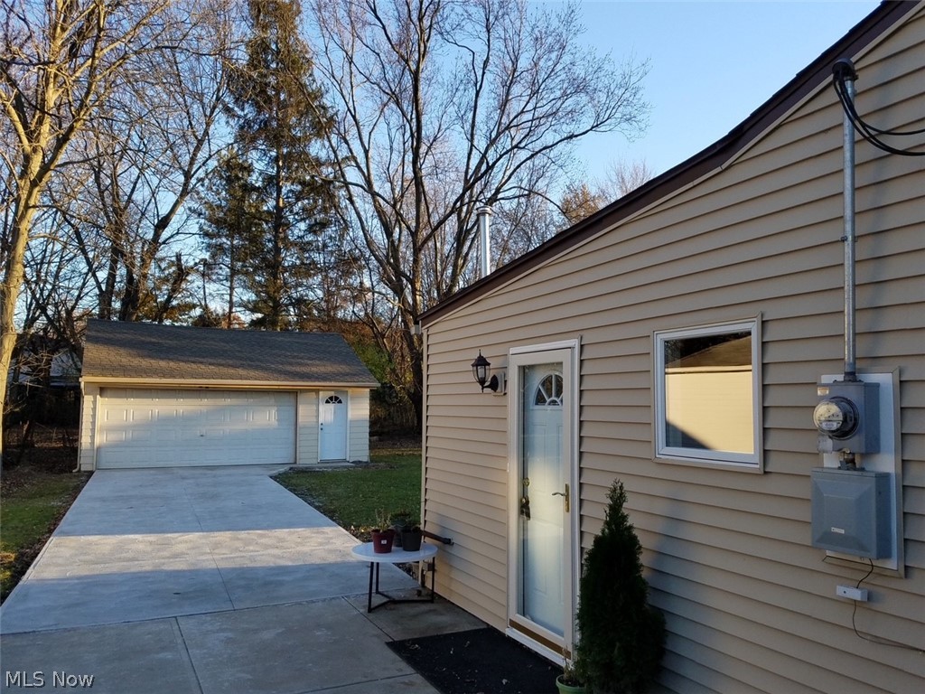 6797 Franke Road Cleveland, OH 44130 - Photo 2 of 24