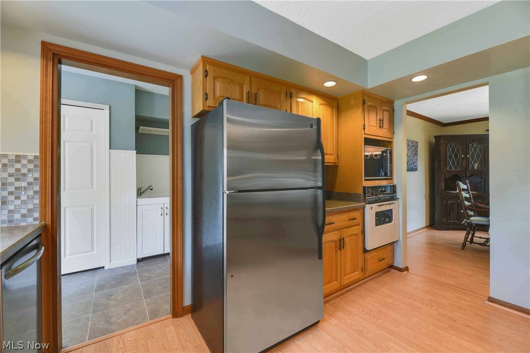 2915 Hamlin Road Medina, OH 44256 - Photo 14 of 35