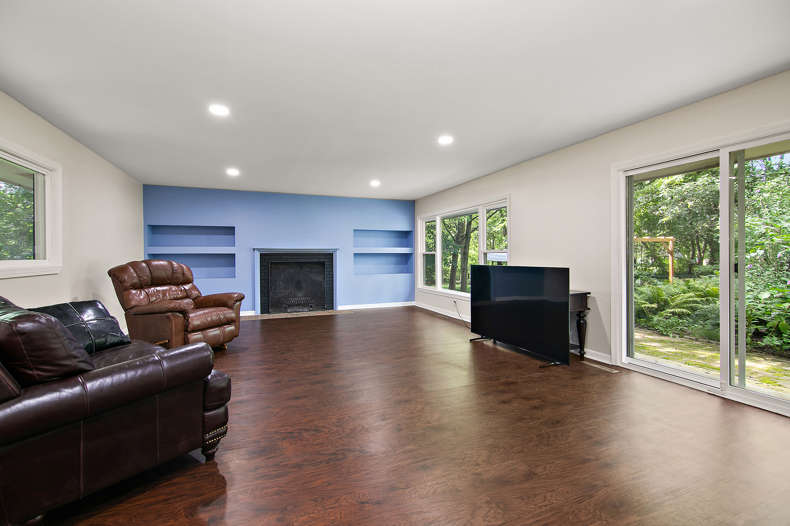 22 Erin Lane Kankakee, IL 60901 - Photo 19 of 45 a living room with furniture and a fireplace