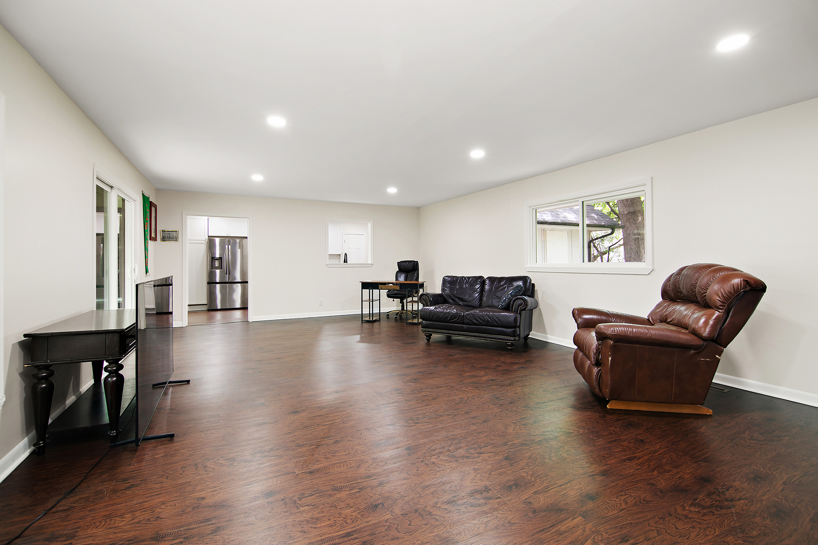 22 Erin Lane Kankakee, IL 60901 - Photo 20 of 45 a living room with furniture and a wooden floor