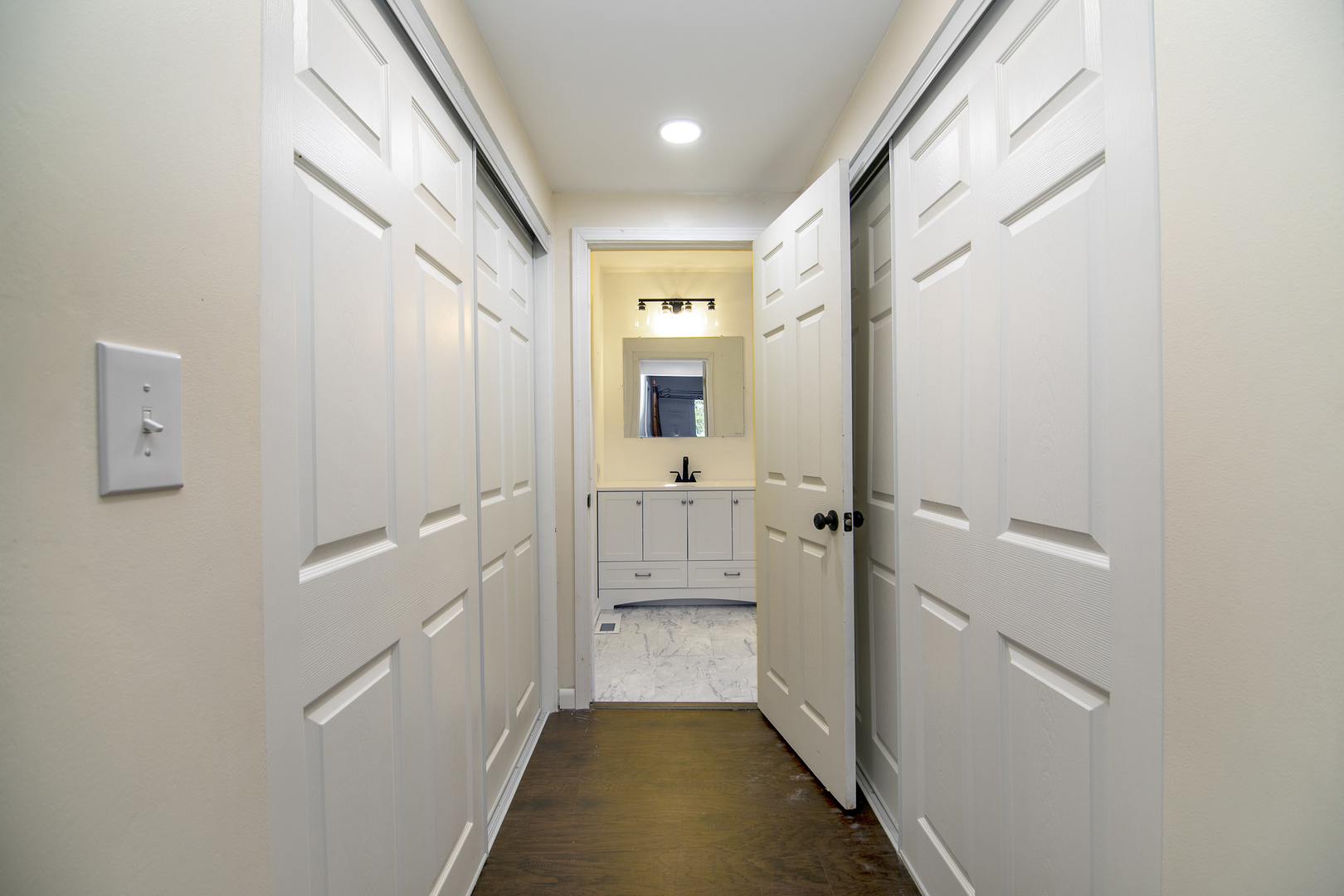 22 Erin Lane Kankakee, IL 60901 - Photo 25 of 45 a view of a hallway