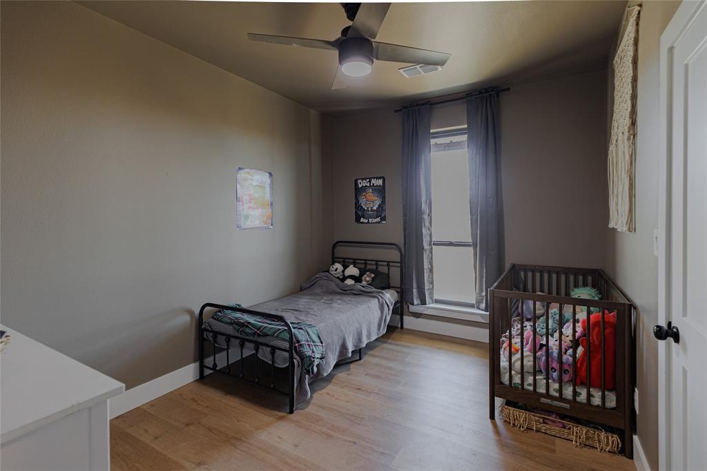 500 County Road 2745 Decatur, TX 76234 - Photo 25 of 38 a bedroom with bed and a window