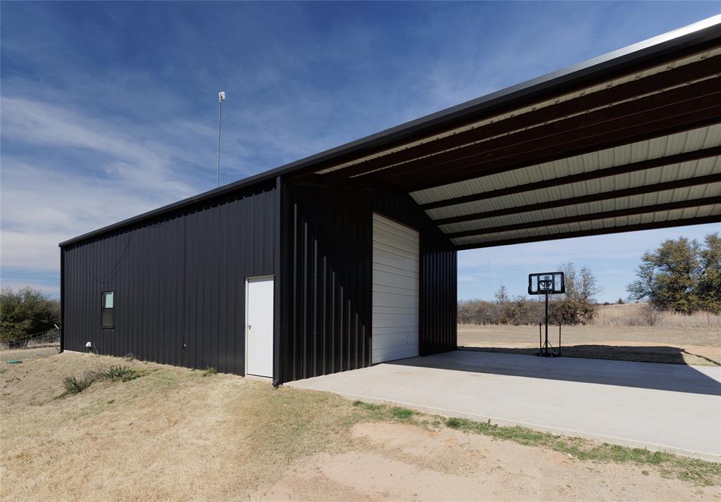 500 County Road 2745 Decatur, TX 76234 - Photo 29 of 38 a bedroom with a bed and a mirror