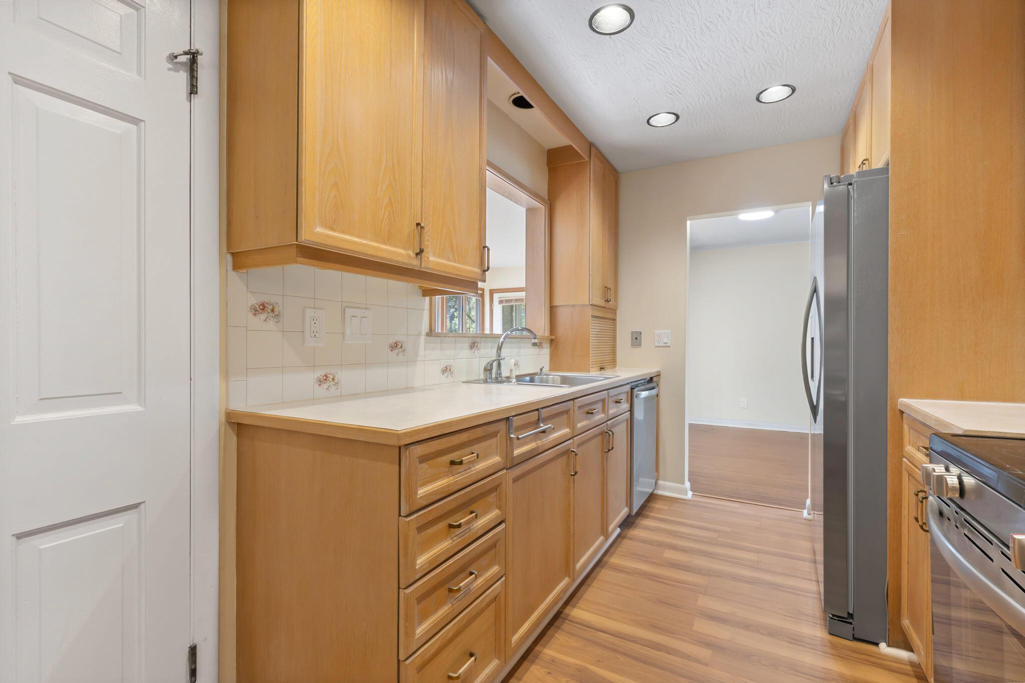 6900 Lee Road Westerville, OH 43081 - Photo 12 of 41 Kitchen