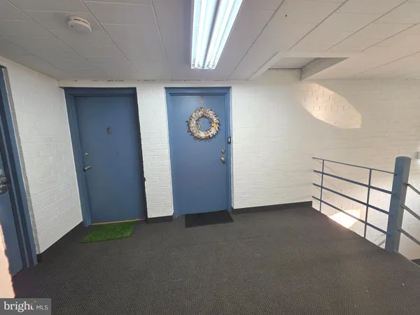 $1,975 | 5913 Mayflower Court, Unit 201, Alexandria, VA 22312