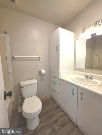 $1,975 | 5913 Mayflower Court, Unit 201, Alexandria, VA 22312