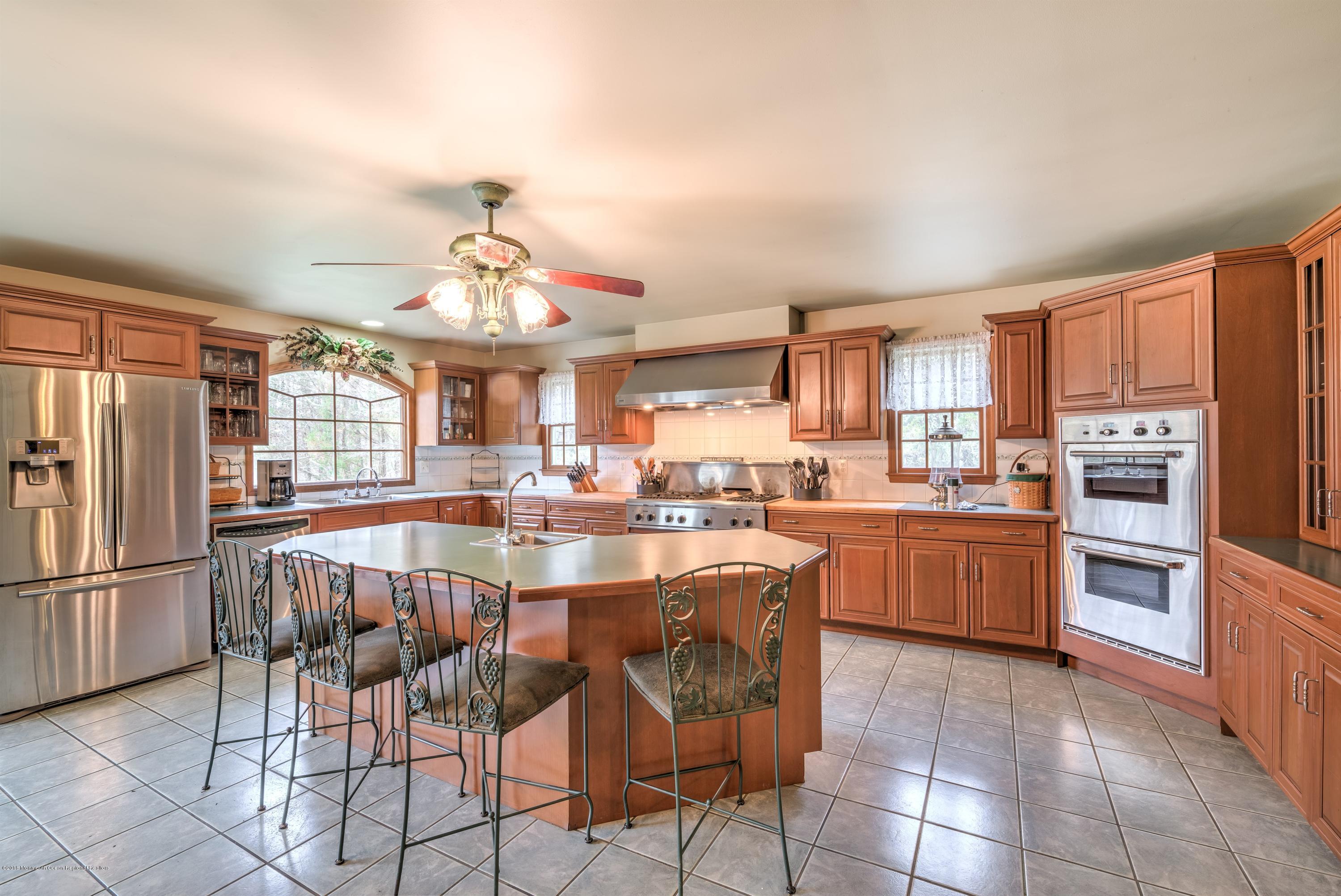 20 Hornerstown Road Cream Ridge, NJ 08514 - Photo 9 of 28 a large kitchen with a table and chairs