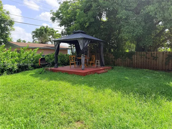 $1,800 | 428 Northwest 82nd Terrace, Unit 426, Miami, FL 33150