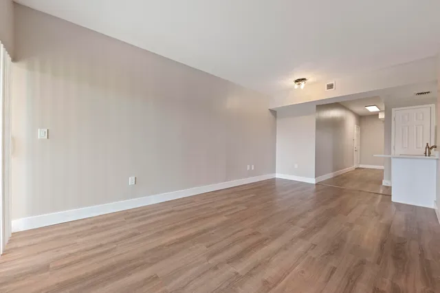 $329,900 | 2060 Greenview Shores Boulevard, Unit 323, Wellington, FL 33414