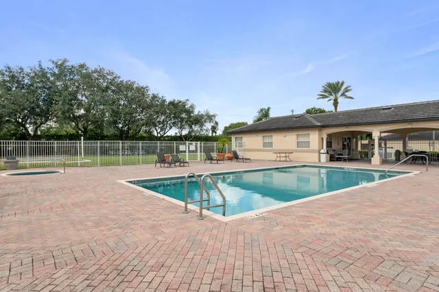 $329,900 | 2060 Greenview Shores Boulevard, Unit 323, Wellington, FL 33414