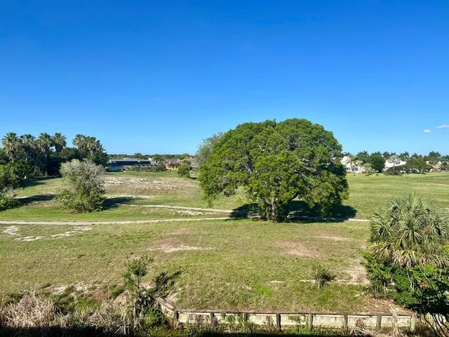 $329,900 | 2060 Greenview Shores Boulevard, Unit 323, Wellington, FL 33414