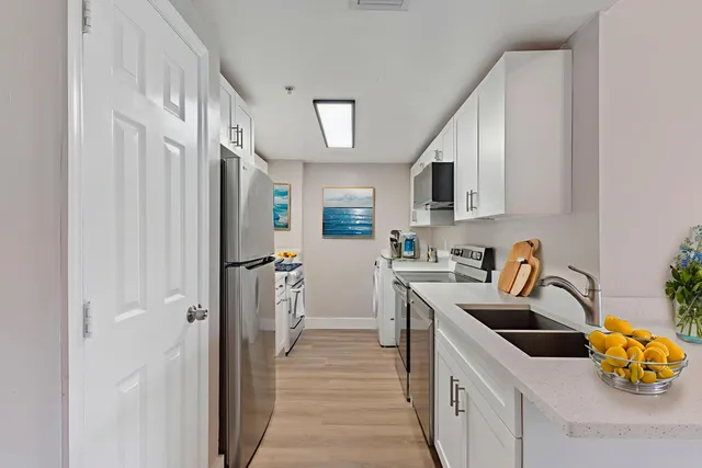 $329,900 | 2060 Greenview Shores Boulevard, Unit 323, Wellington, FL 33414