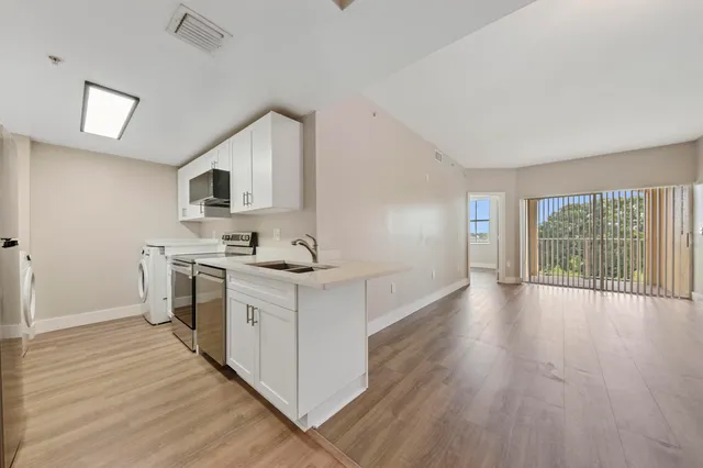 $329,900 | 2060 Greenview Shores Boulevard, Unit 323, Wellington, FL 33414