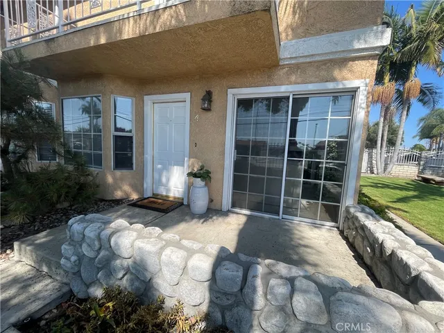 a view of a house with a yard and garage