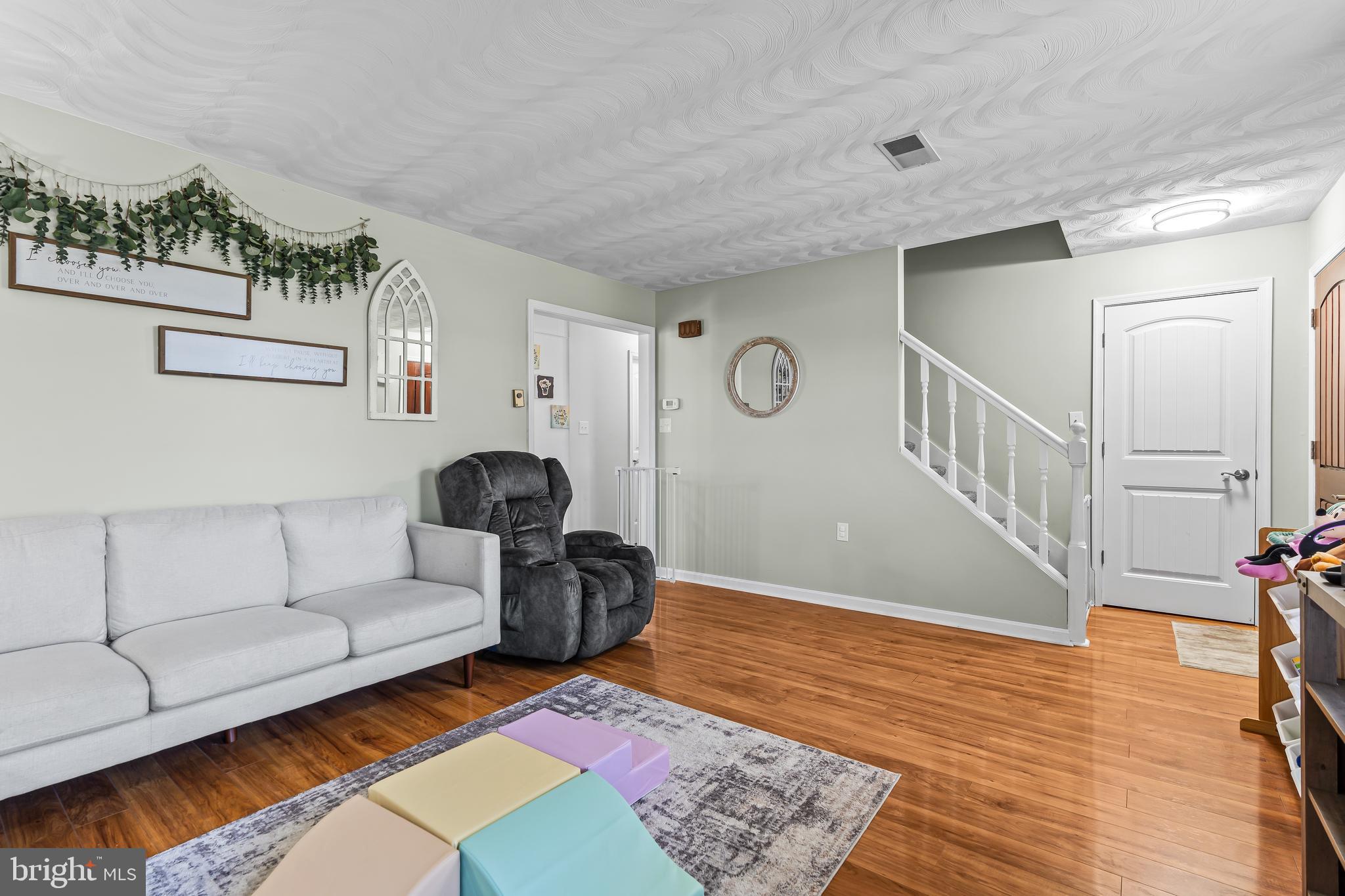 4495 Fort McCord Road Chambersburg, PA 17202 - Photo 7 of 33 Front living room