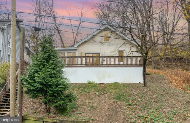 a view of a house with large trees