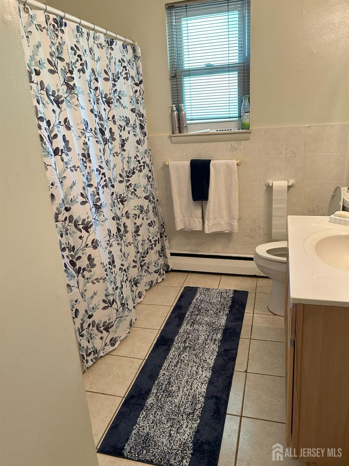 6 York Drive, Unit 5A Edison, NJ 08817 - Photo 12 of 18 a bathroom with a sink and a mirror