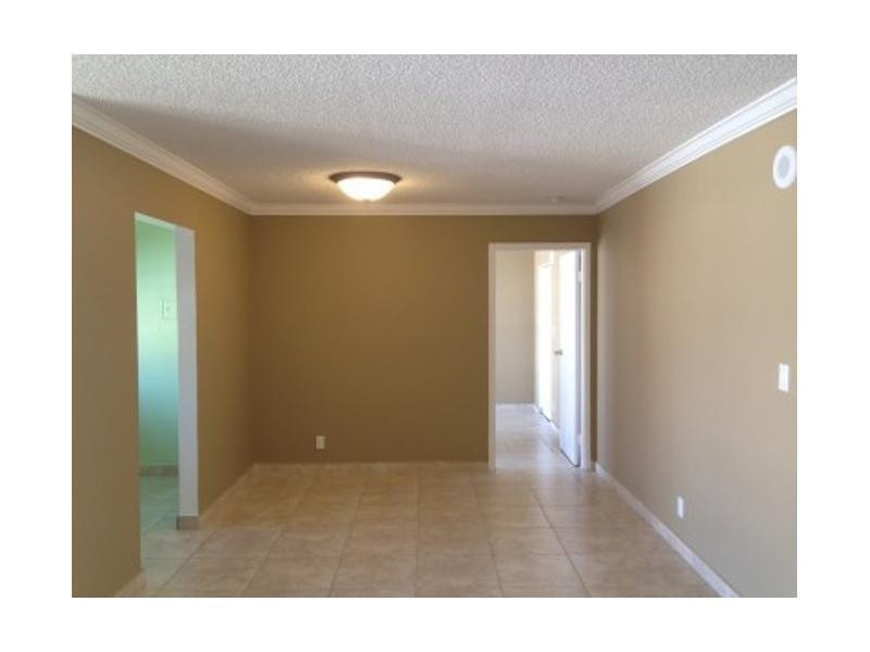 17021 North Bay Road, Unit 910 Sunny Isles Beach, FL 33160 - Photo 13 of 19 a view interior of the house
