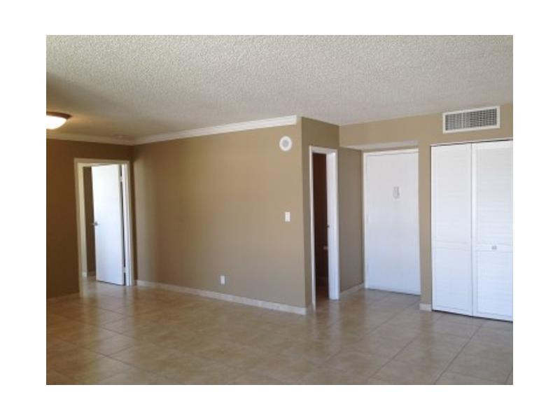 17021 North Bay Road, Unit 910 Sunny Isles Beach, FL 33160 - Photo 6 of 19