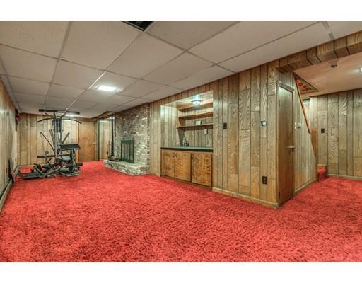 22 Bishops Lane Lynnfield, MA 01940 - Photo 24 of 31 a view of an empty room