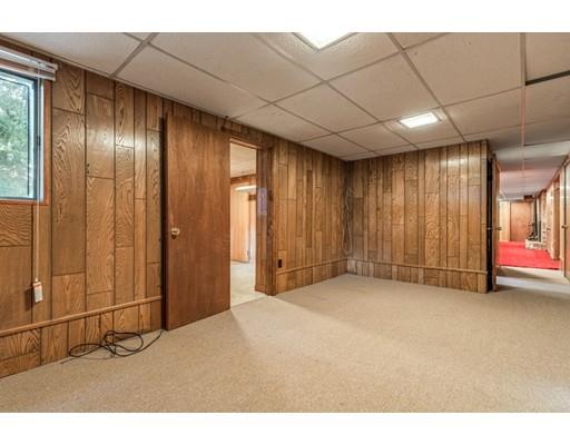 22 Bishops Lane Lynnfield, MA 01940 - Photo 26 of 31 a view of an empty room with window