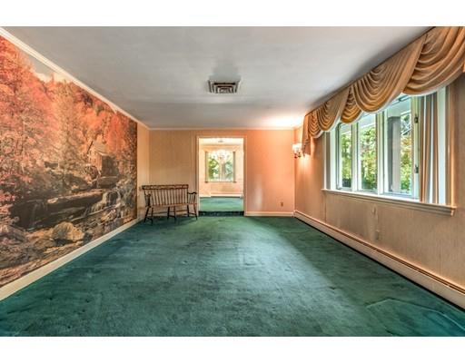 22 Bishops Lane Lynnfield, MA 01940 - Photo 4 of 31 a view of an entryway