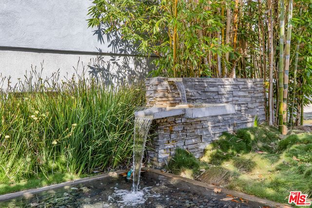 a view of outdoor space