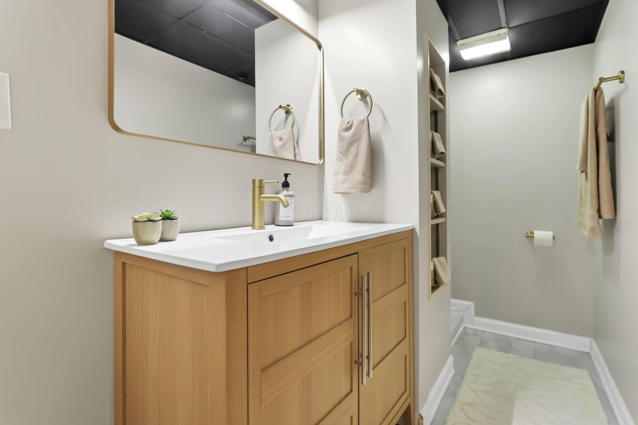142 North Kellner Road Columbus, OH 43209 - Photo 39 of 62 Half Bath Lower Level