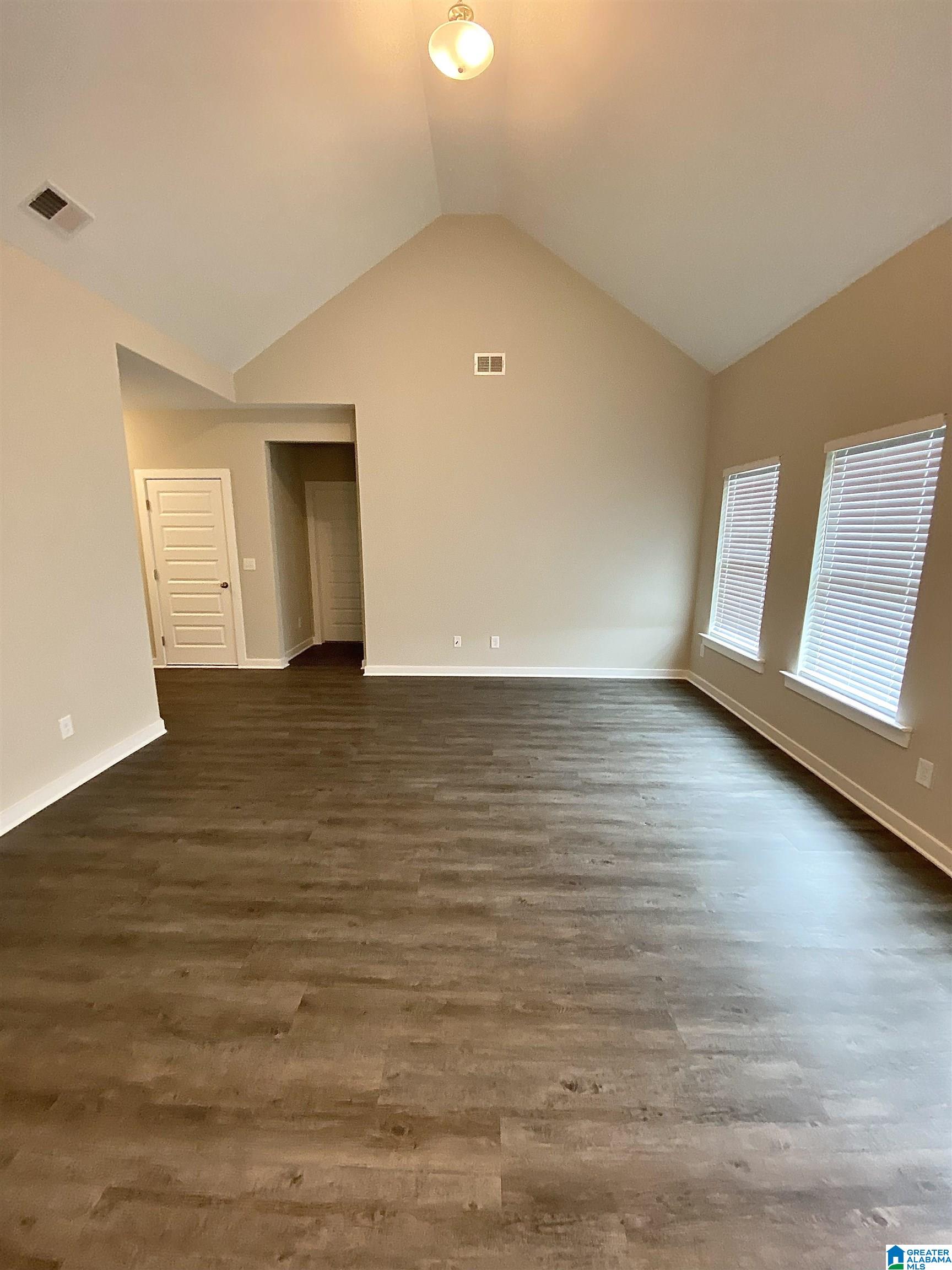 112 Ballington Way Clanton, AL 35045 - Photo 2 of 12