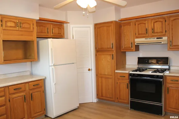 $149,900 | 435 Columbus Avenue, Galesburg, IL 61401