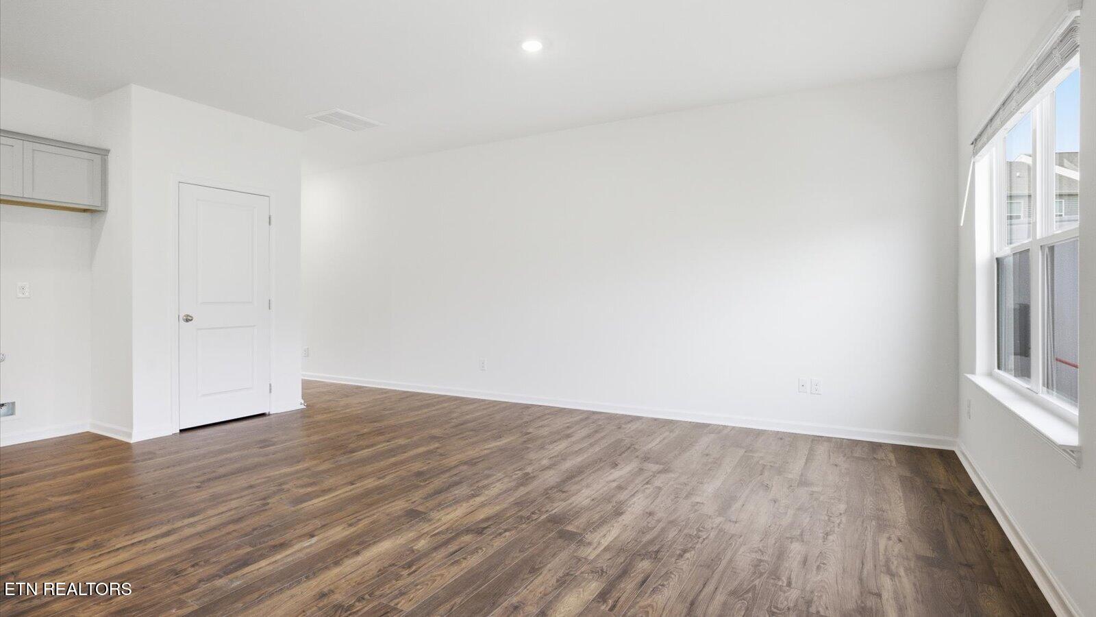 3771 Wyatt Way Kodak, TN 37764 - Photo 11 of 30 5-1 living area
