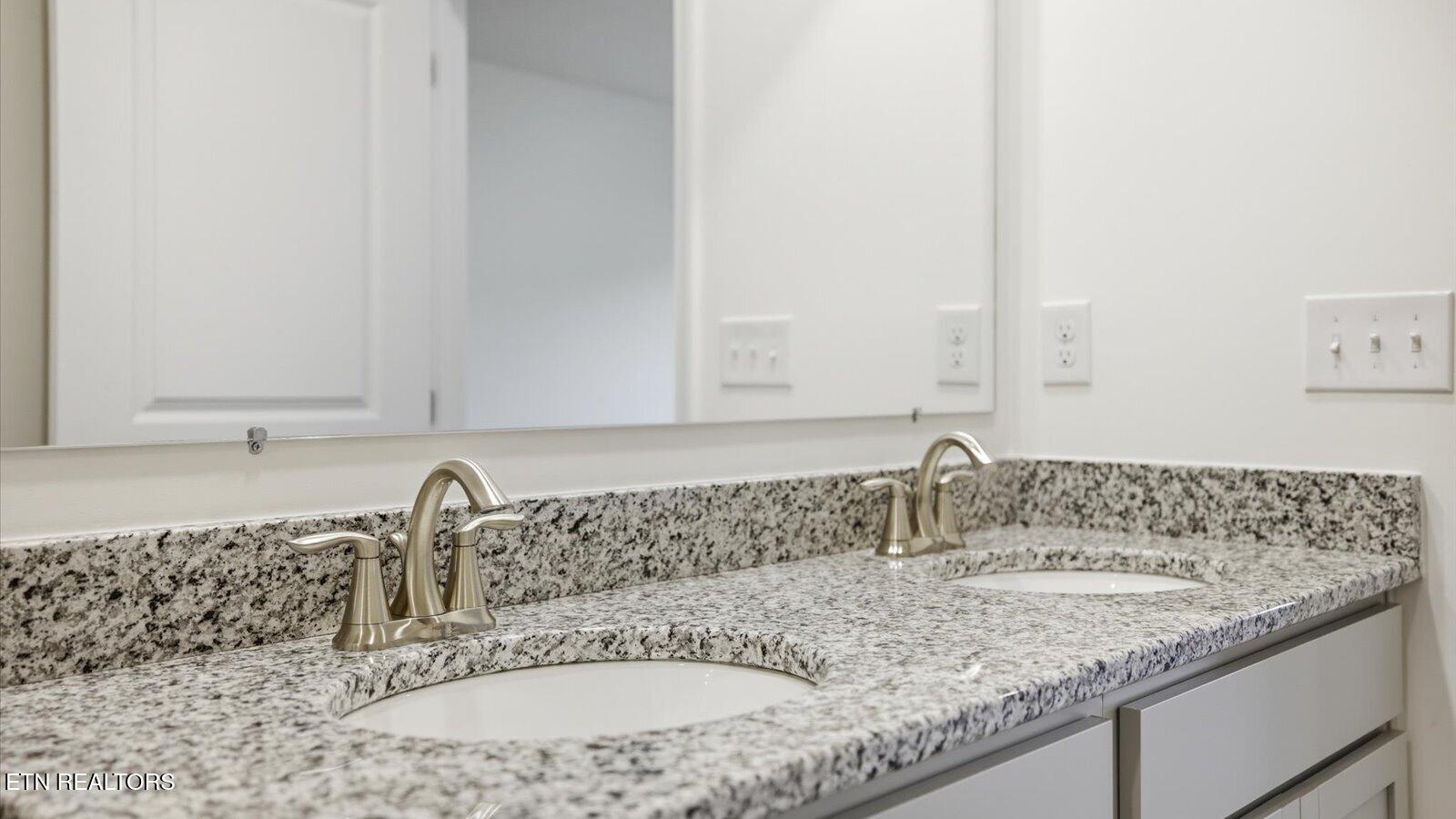3771 Wyatt Way Kodak, TN 37764 - Photo 17 of 30 8-3 primary bath