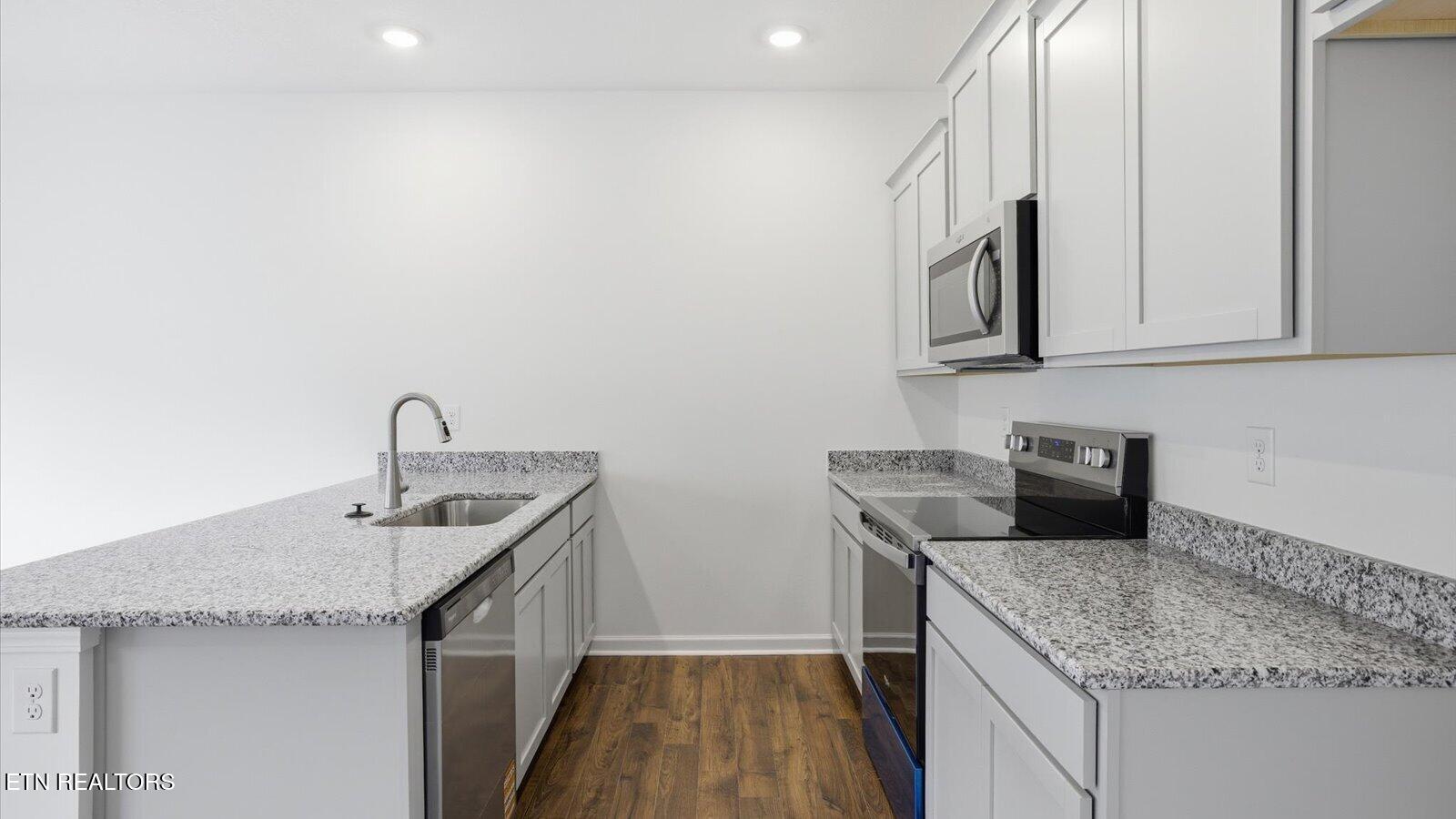 3771 Wyatt Way Kodak, TN 37764 - Photo 7 of 30 4-1 kitchen