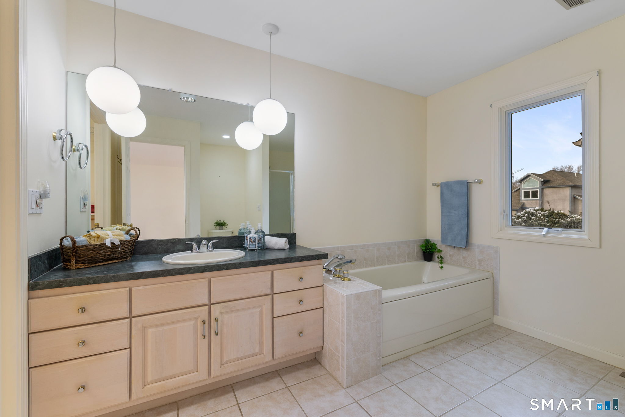 12 Elizabeth Court, Unit 12 Groton, CT 06340 - Photo 22 of 40 Primary bedroom full bath