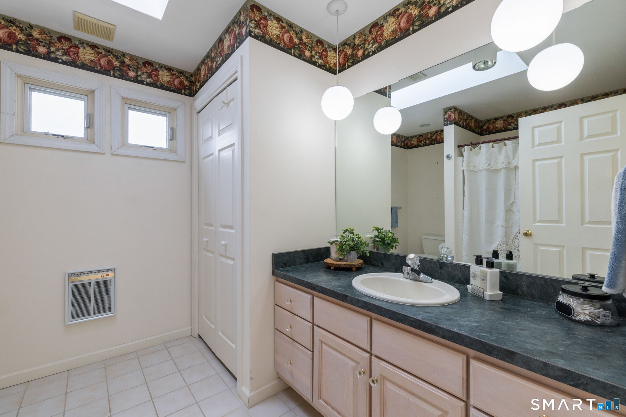 12 Elizabeth Court, Unit 12 Groton, CT 06340 - Photo 34 of 40 Upper level full bath